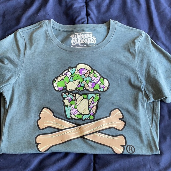 Johnny Cupcakes Tops - Johnny Cupcakes Seashell top